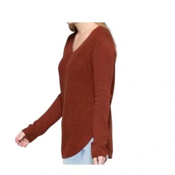 R D Style Women's Josslyn V Neck Sweater Rust Size Medium NWT - Picture 9 of 9